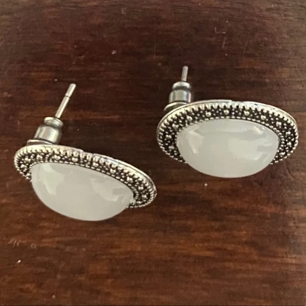 NWOT Oval Stone Earrings